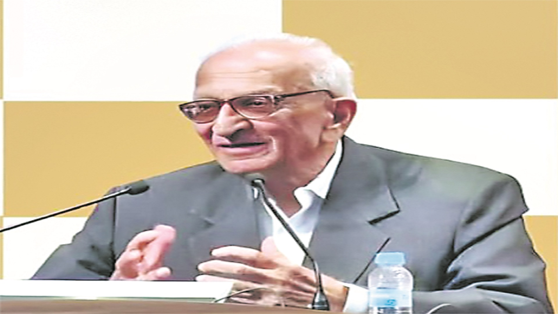 అంతరిక్ష శాస్త్రవేత్త చిట్నిస్‌ కన్నుమూత