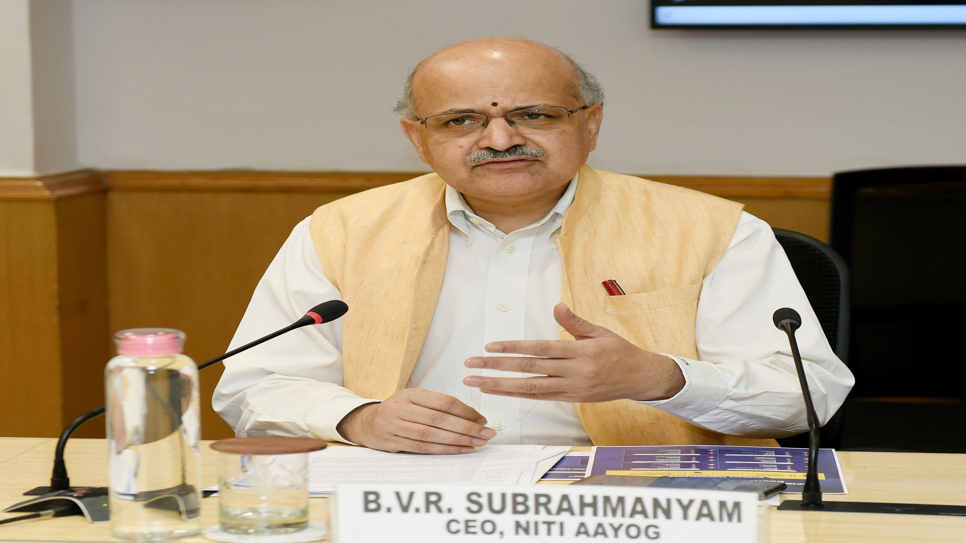 ఆర్థిక నిపుణుల పదవీ కాలాల పొడిగింపు