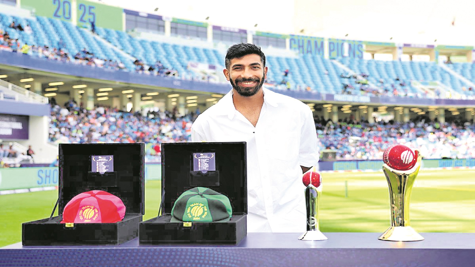 ఐసీసీ అవార్డులు అందుకున్న బుమ్రా