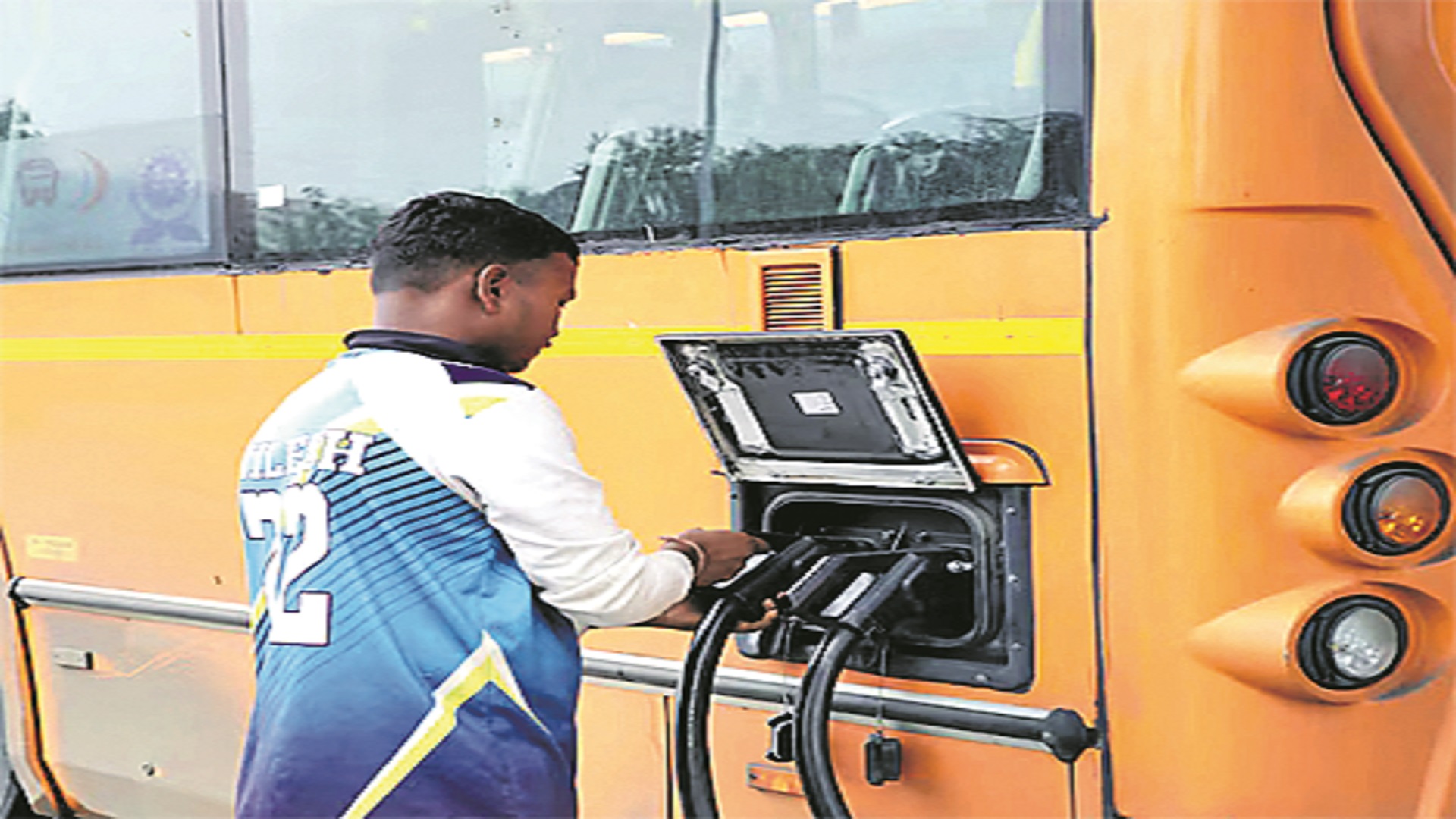 దేశంలోనే తొలి సోలార్‌ బస్‌స్టేషన్‌