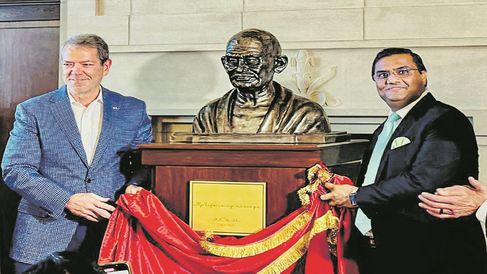 నబ్రాస్కా రాష్ట్రంలో గాంధీ ప్రతిమ