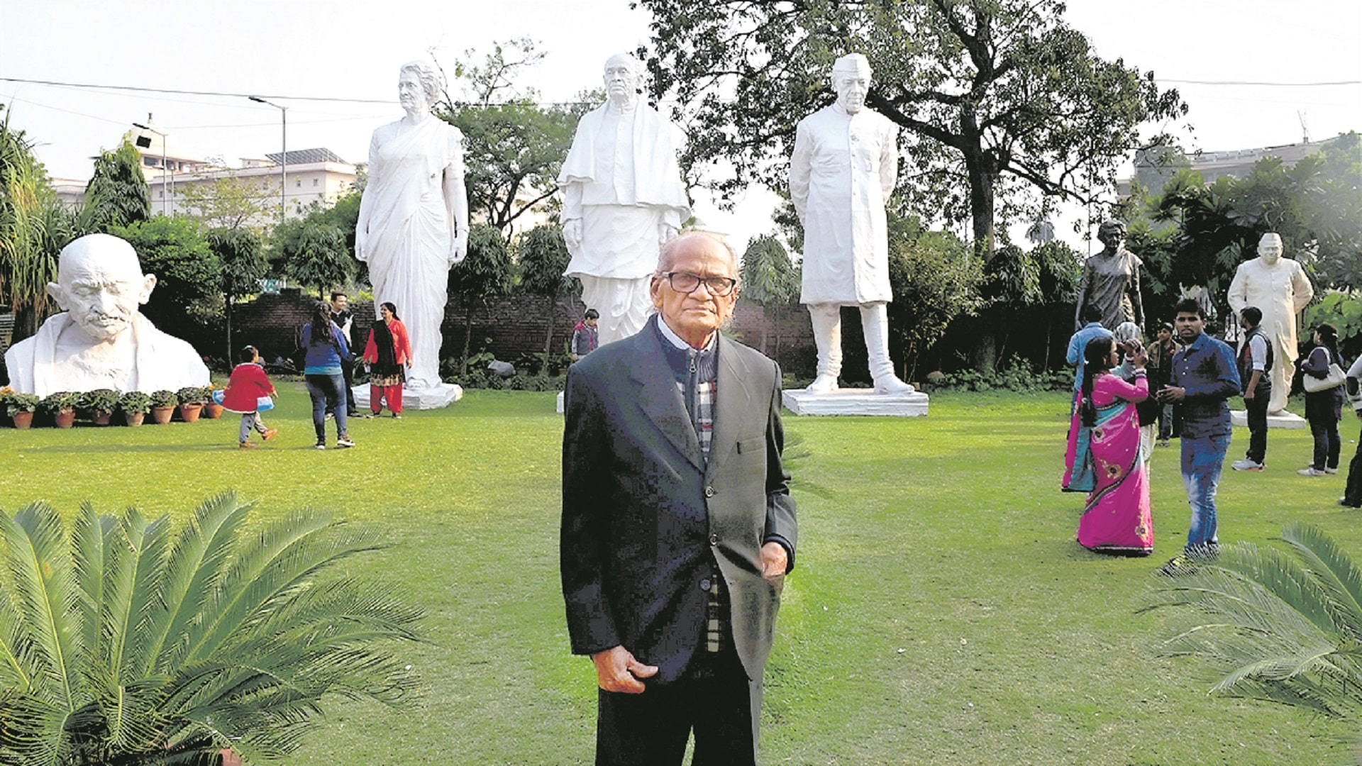 ప్రముఖ శిల్పి రామ్‌ సుతార్‌ కన్నుమూత