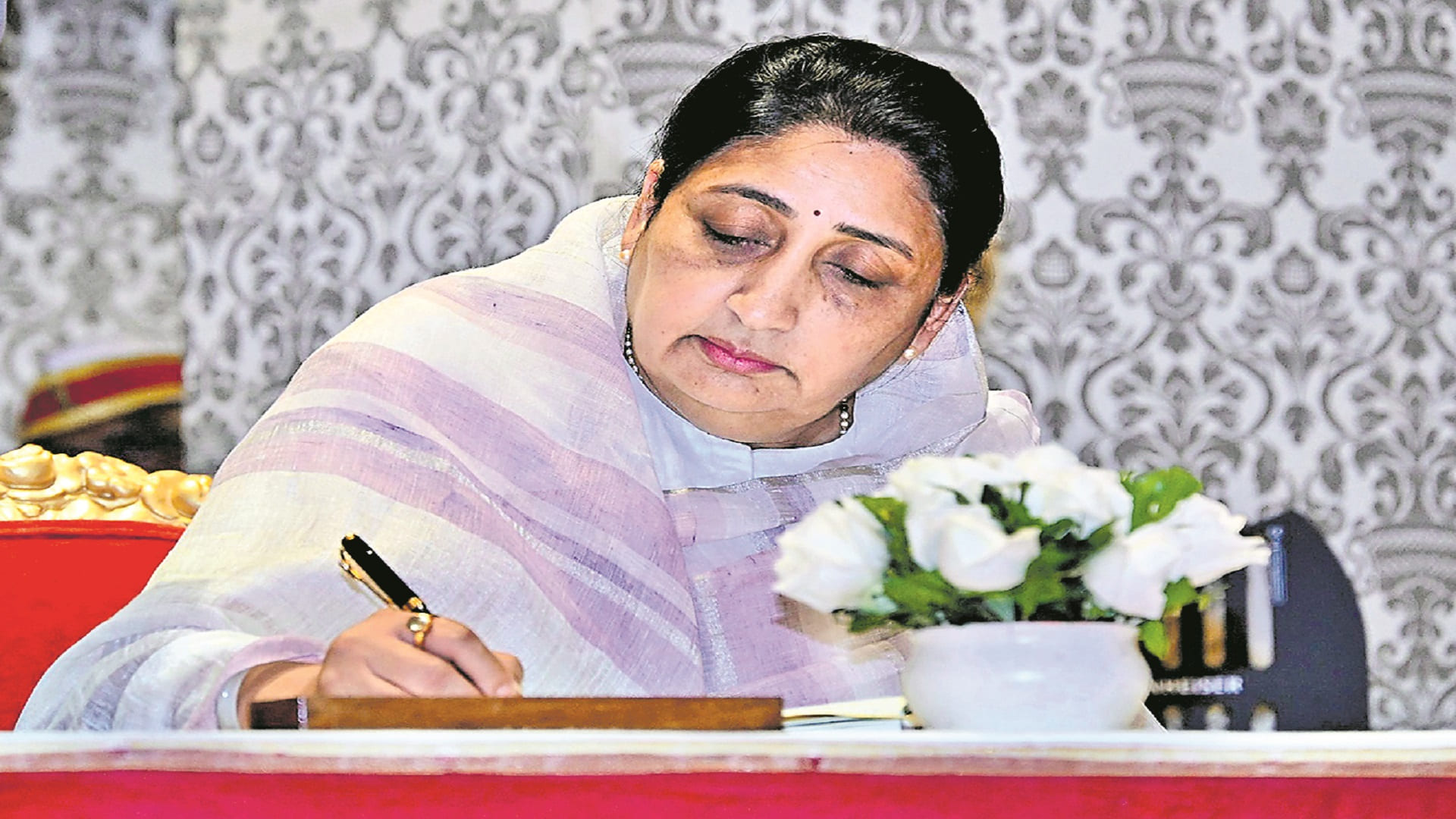 మహారాష్ట్ర ఉప ముఖ్యమంత్రిగా సునేత్ర