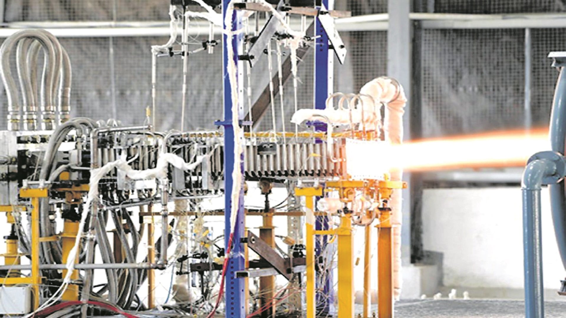 యాక్టివ్లీ కూల్డ్‌ స్క్రామ్‌జెట్‌ ఫుల్‌ స్కేల్‌ కంబస్టర్‌