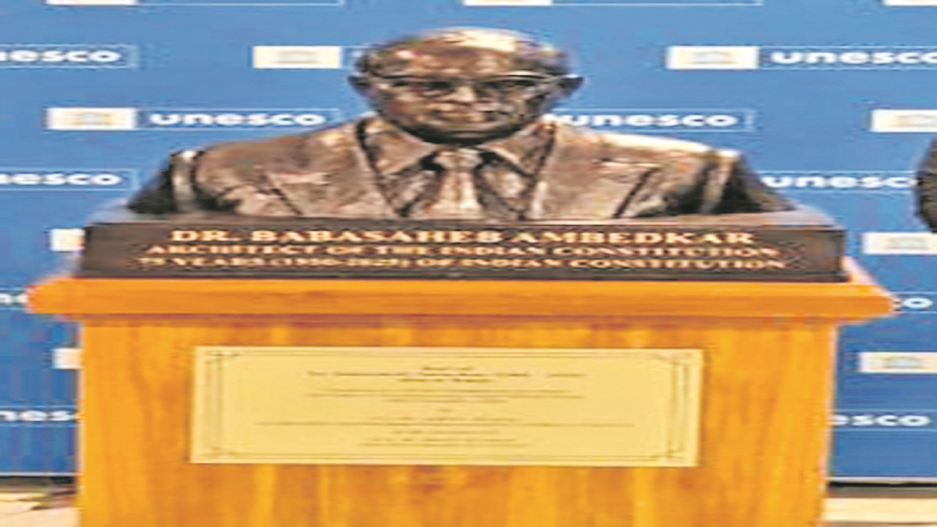 యునెస్కో ప్రధాన కార్యాలయంలో అంబేడ్కర్‌ విగ్రహం