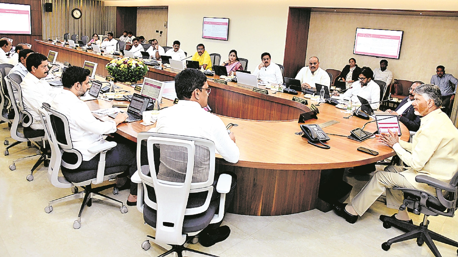 రాష్ట్రంలో ఉచిత వైద్య సేవలు